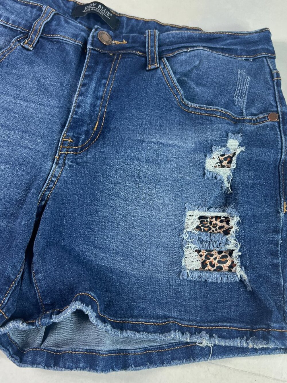 Judy Blue Shorts Women's 31* Mid Rise Blue Faded Distressed Denim Jorts Tag L - Picture 3 of 16